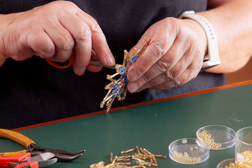 Jedes Schmuckstück wird von Hand gefertigt
